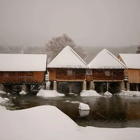 Holiday House Leona Otocac Exterior photo