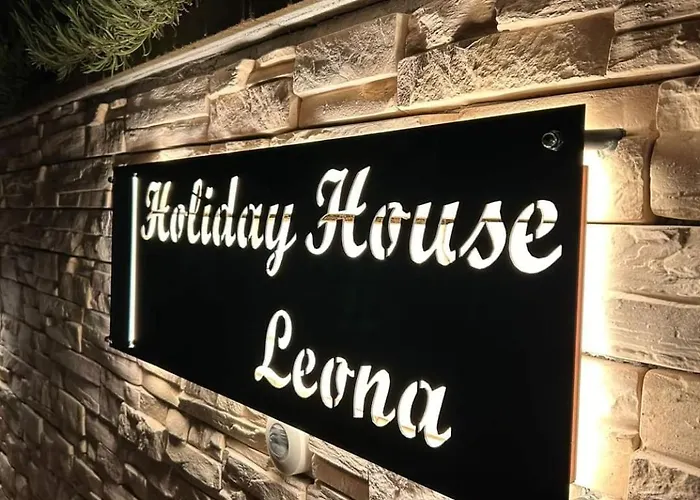 Holiday House Leona