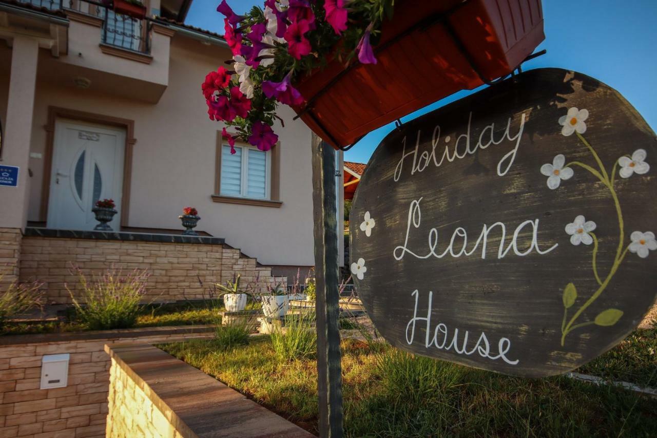 House Leona Holiday home